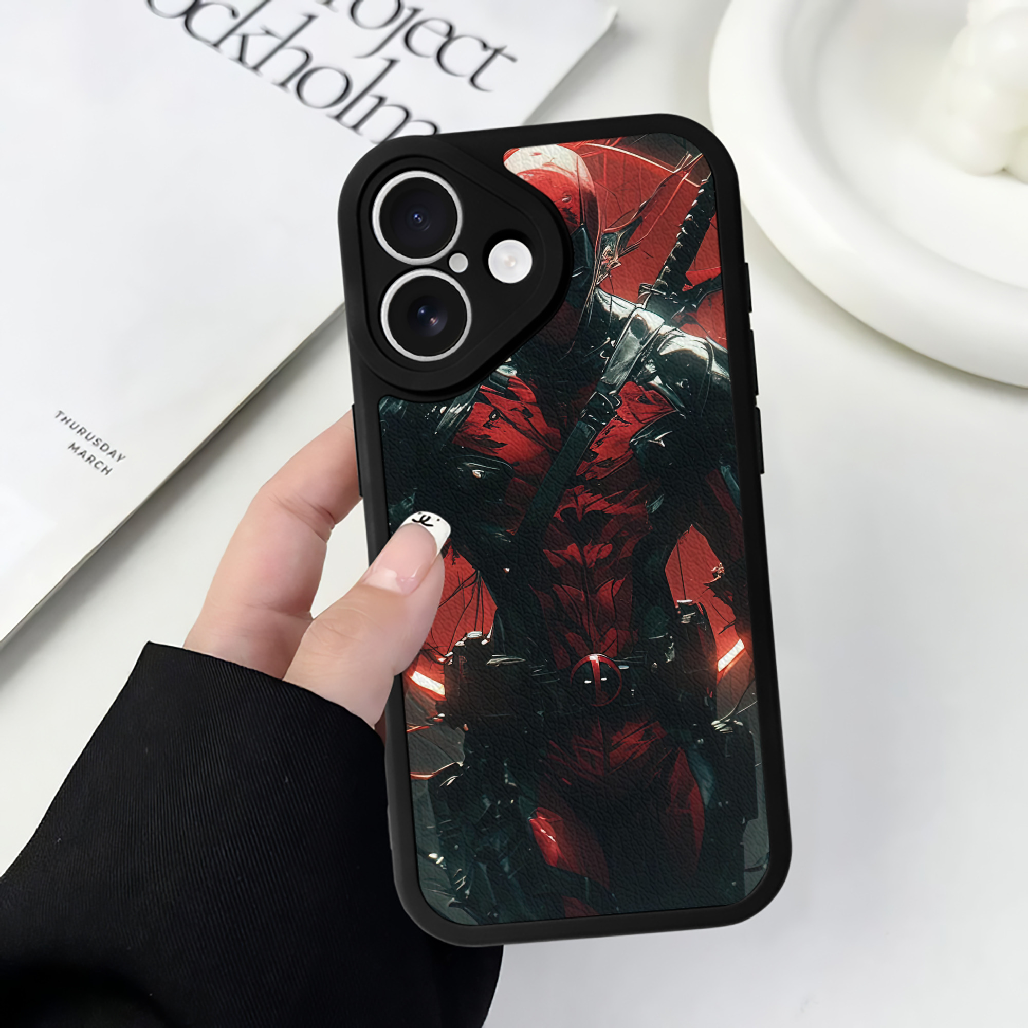 （画像用） Deadpool デッドプール 【iPhone 16シリーズ対応】シリコンスマホケース（レザー調） 材質：シリコン